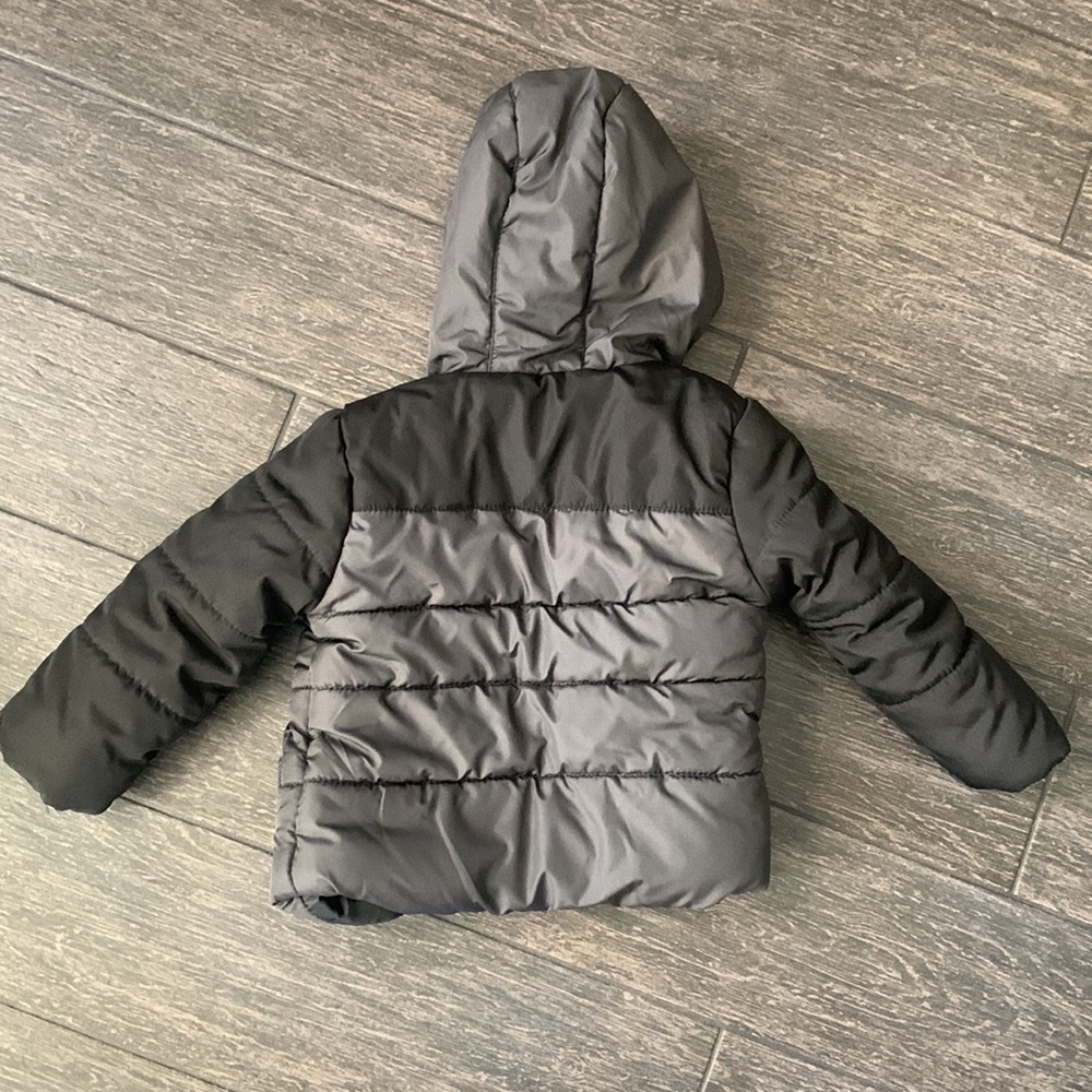2T Boys coat 🌨 - Picture 3 of 3